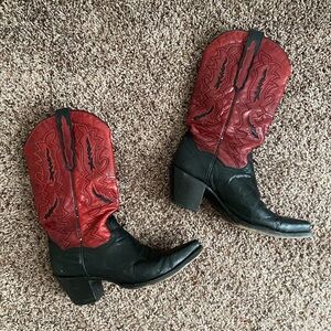 Red and black cowboy boots. Vintage women’s size 8
